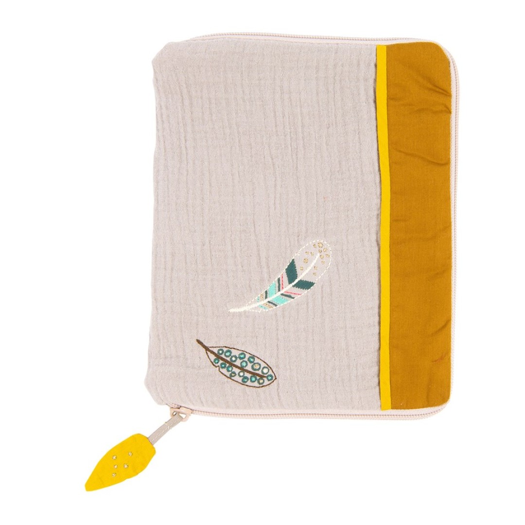 Funda de cartilla de salud El viaje de Olga