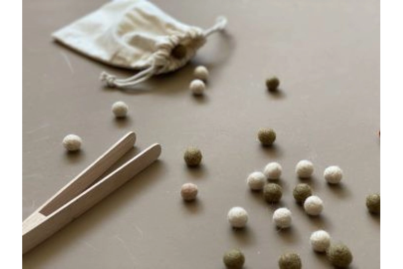 BOLAS DE FIELTRO - 93 u. OS BRU