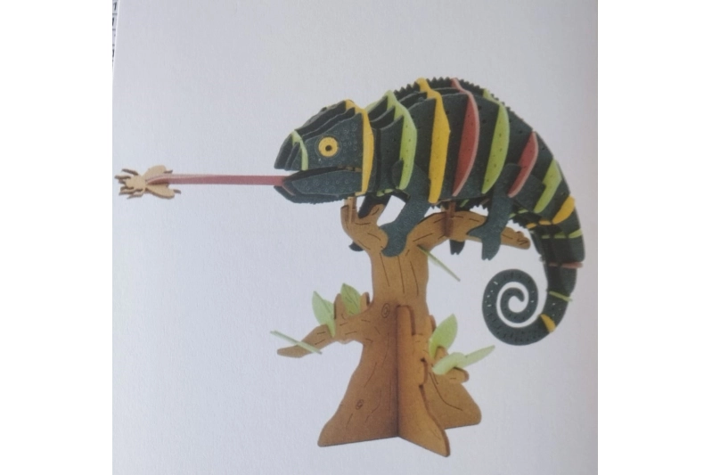 Camaleón colorido 3D de cartón