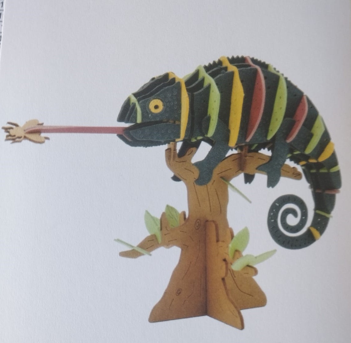 Camaleón colorido 3D de cartón