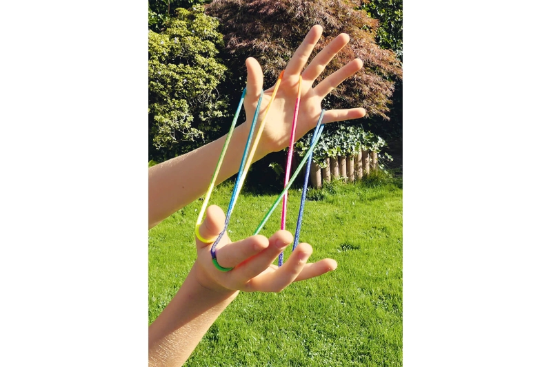 Juego del cordel multicolor