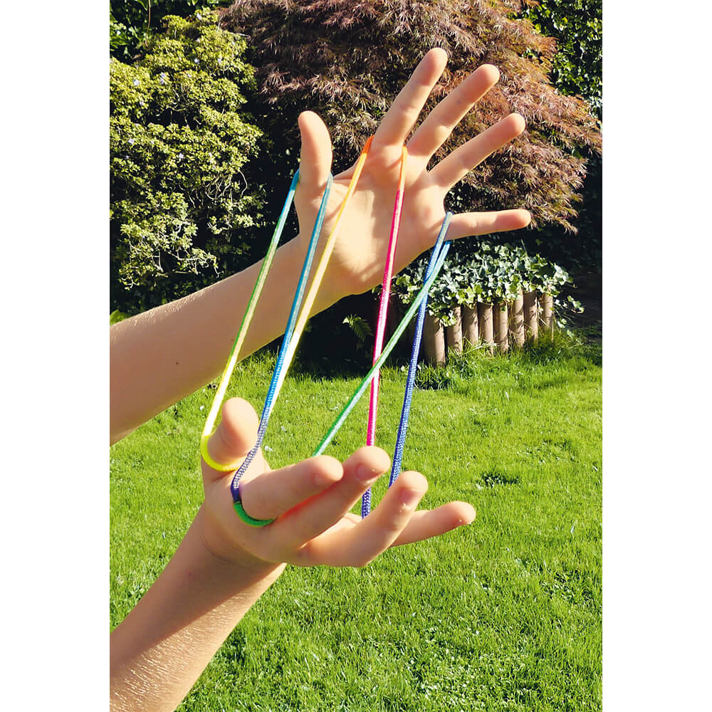 Joc del cordill amb cordill multicolor