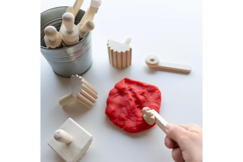 Eines de fusta per a plastilina