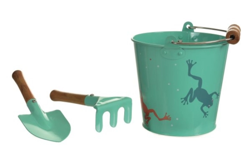 GALLEDA AMB UTENSILIS DE LLAUNA