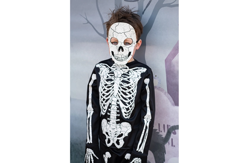 Esquelet que Brilla a la Foscor, Camisa, Pantalons