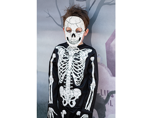 Esquelet que Brilla a la Foscor, Camisa, Pantalons