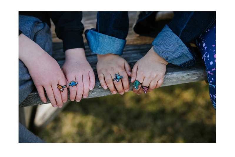 Anillo giratorio de dinosaurio