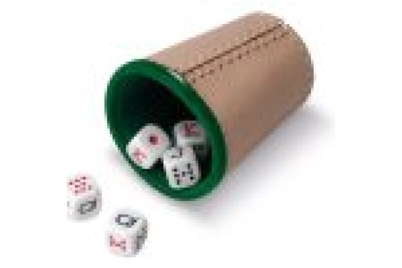 Cubilete de cuero con dados