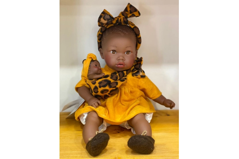 Muñeca Alika con bebé vestido étnico