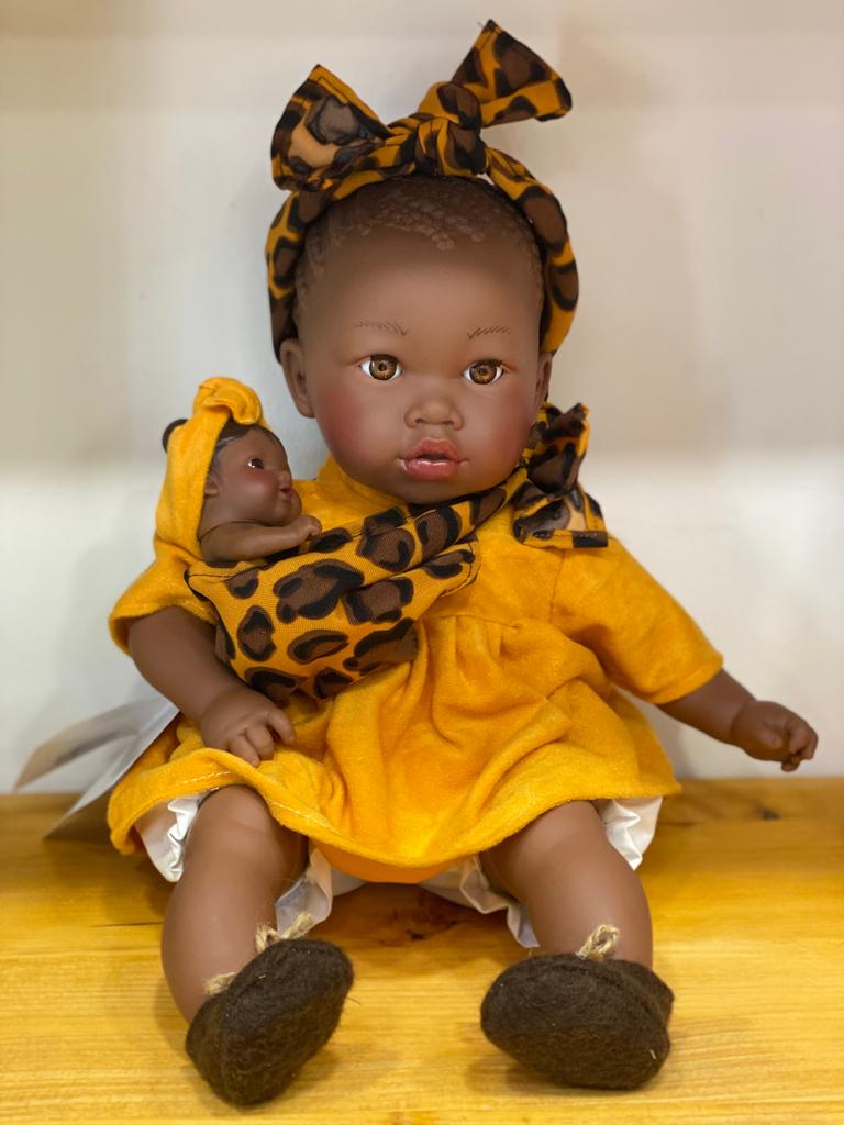 Muñeca Alika con bebé vestido étnico