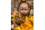 Muñeca Alika con bebé vestido étnico
