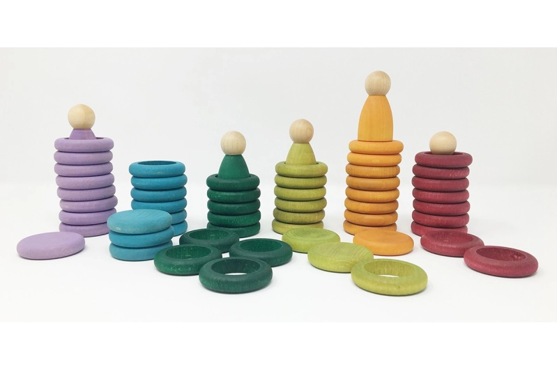 Nins, anelles i monedes grapat