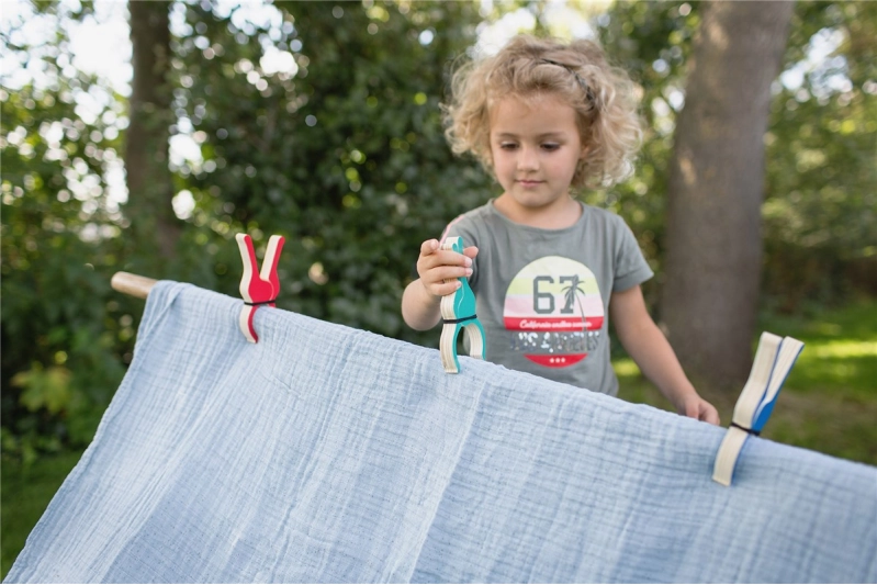 Pinces de fusta grans de colors