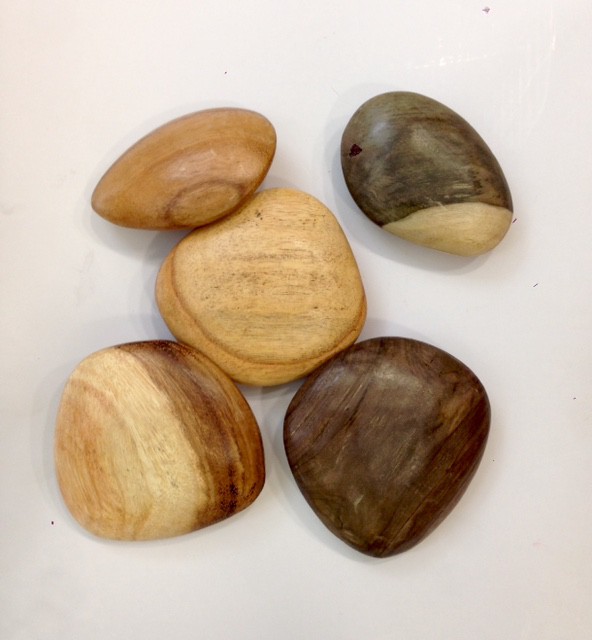 Piedra de madera pequeña