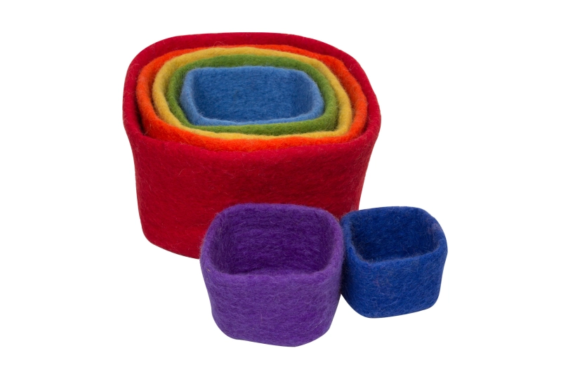 CONJUNTO CESTAS CUADRADAS ARCO IRIS DE FIELTRO
