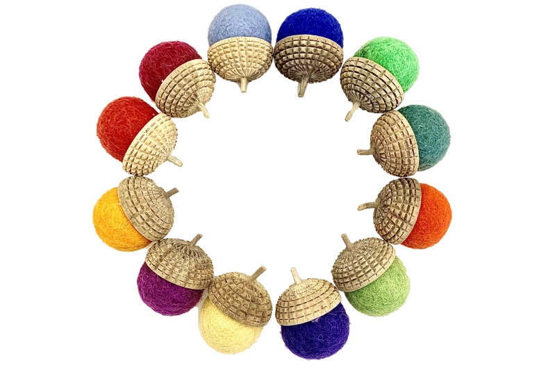 Pack de 12 bellotas de fieltro arco iris