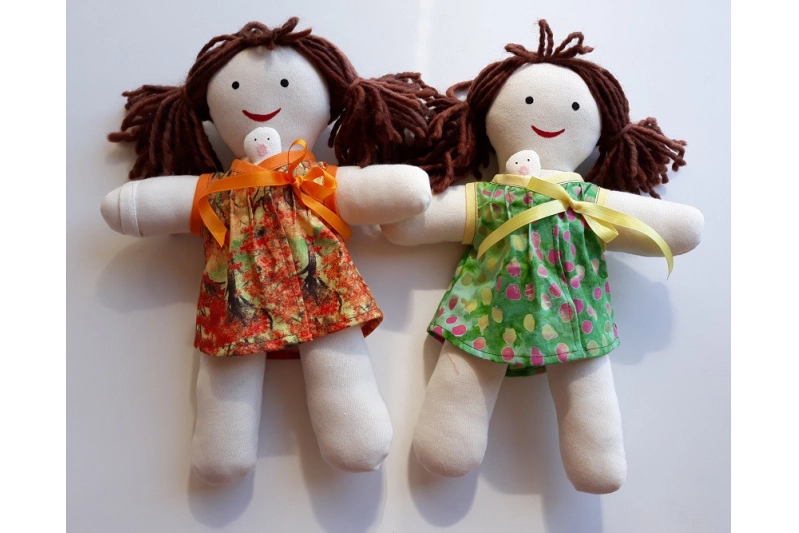 Nina Migjorn amb nadó part vaginal pell clara