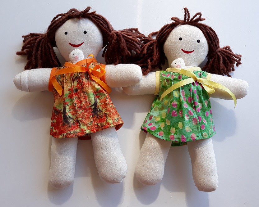 Nina Migjorn amb nadó part vaginal pell clara