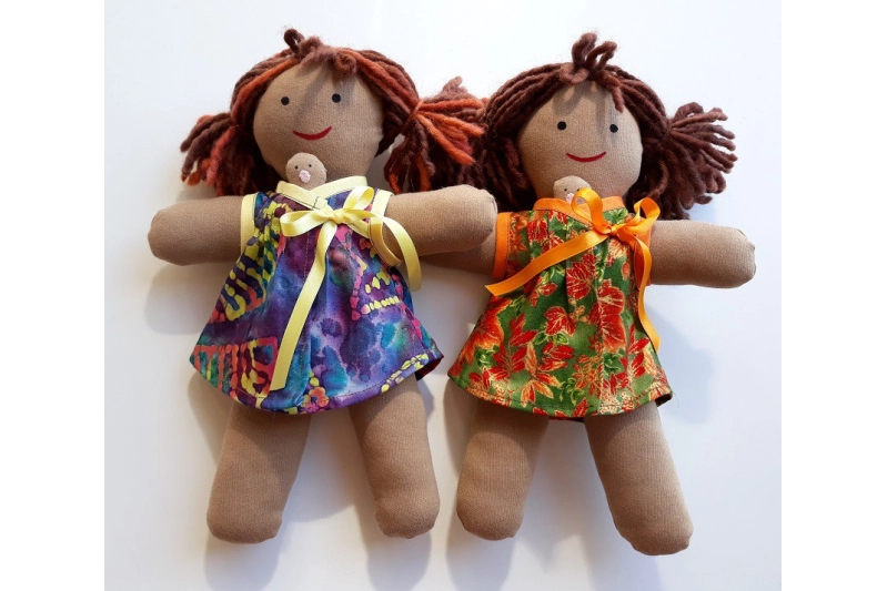 NINA MIGJORN AMB NADÓ, PART VAGINAL DE PELL BRUNA