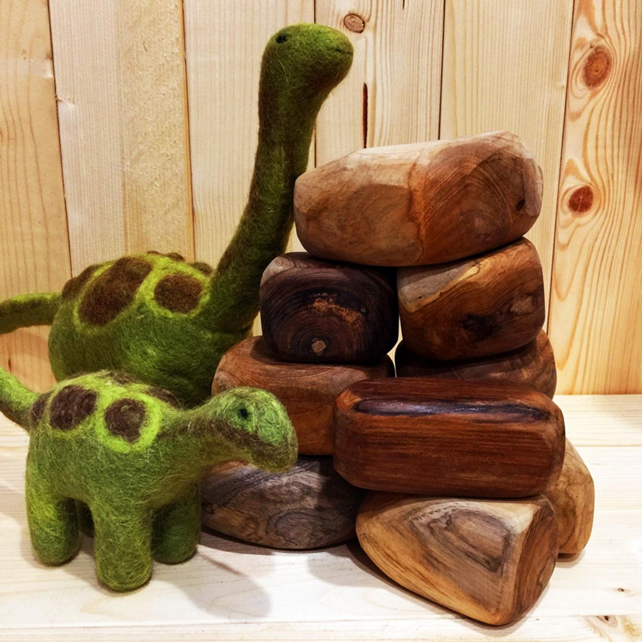 Piedras redondeadas de madera