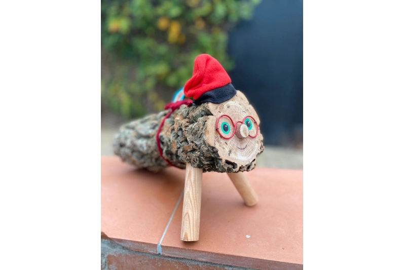 Tió medio de Navidad