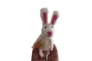 Marioneta de dedo de conejo