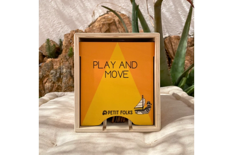 Petit Folk. Play and move (edición en inglés)