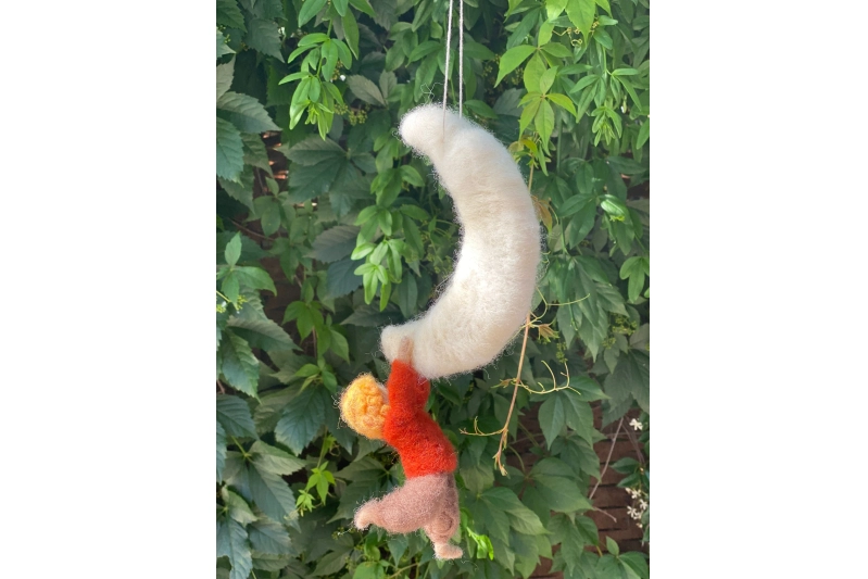 Mòbil de feltre Lluna amb 1 infant