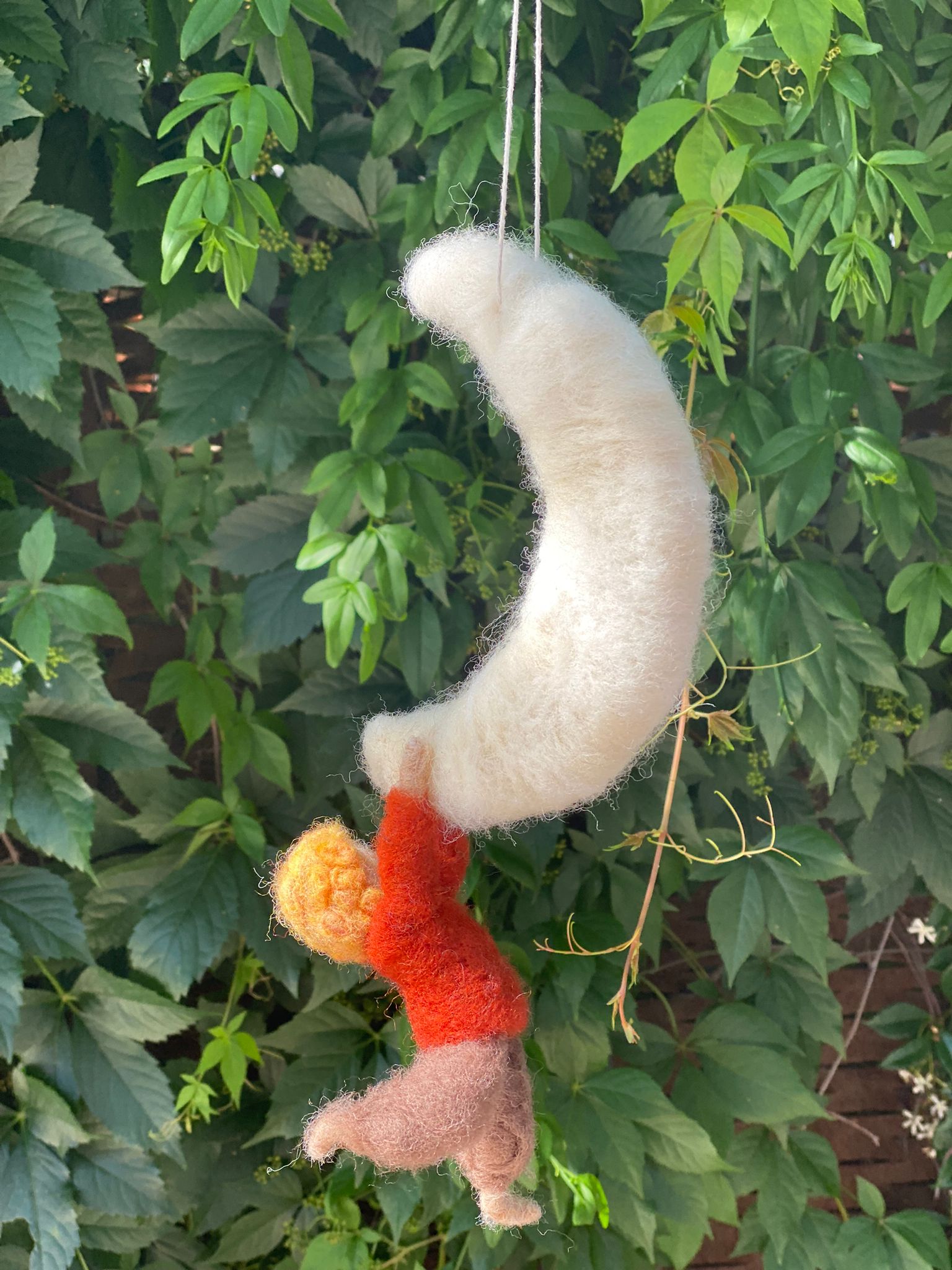 Mòbil de feltre Lluna amb 1 infant