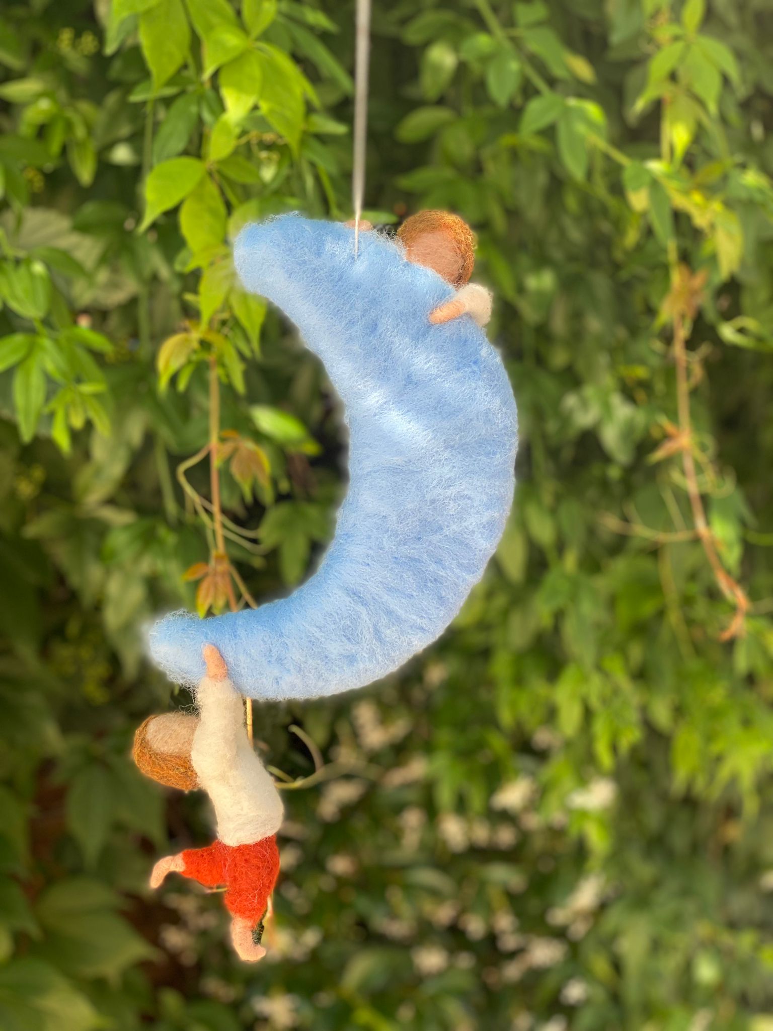 Mòbil de feltre Lluna amb 3 infants