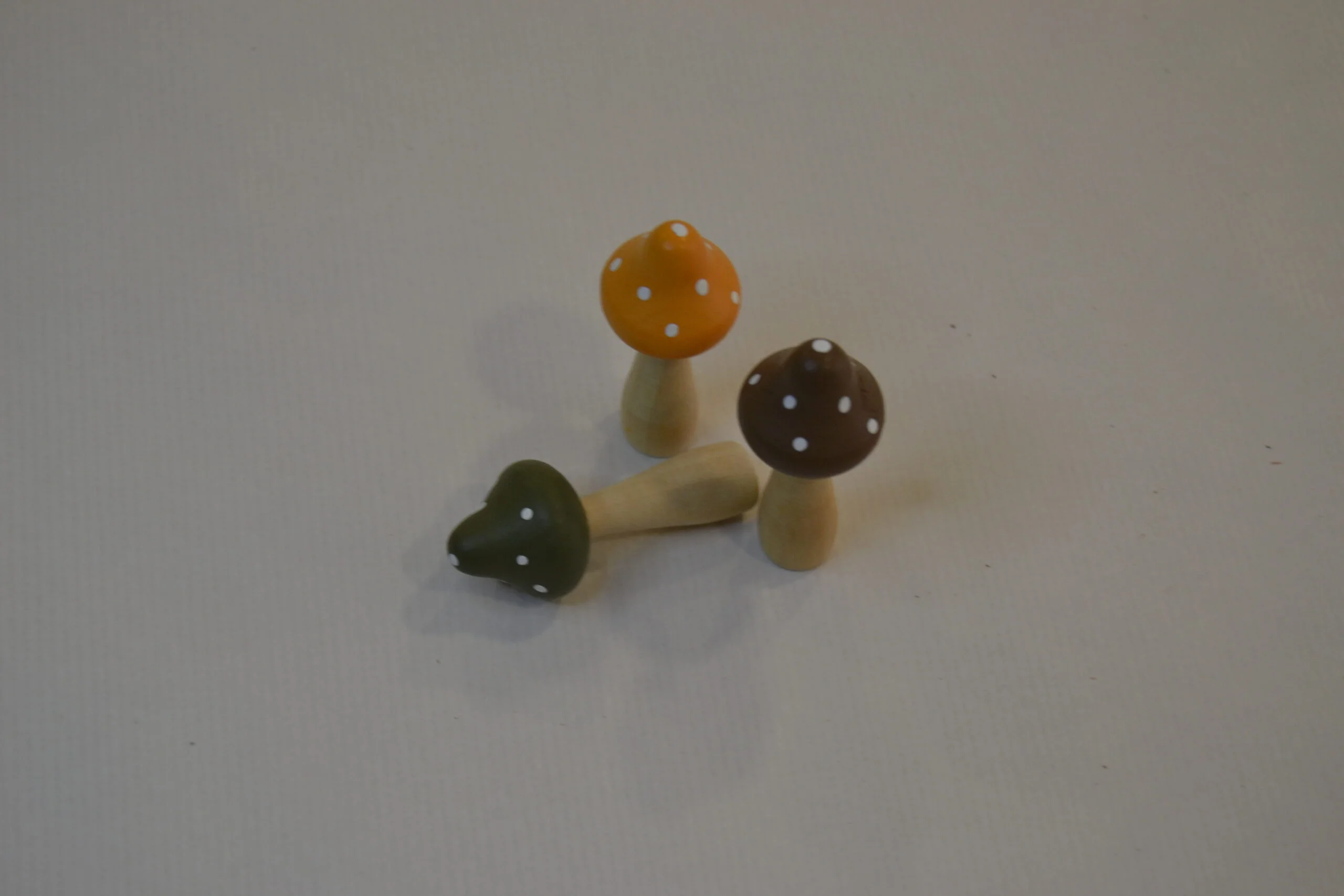 Seta de madera en tonos cálidos