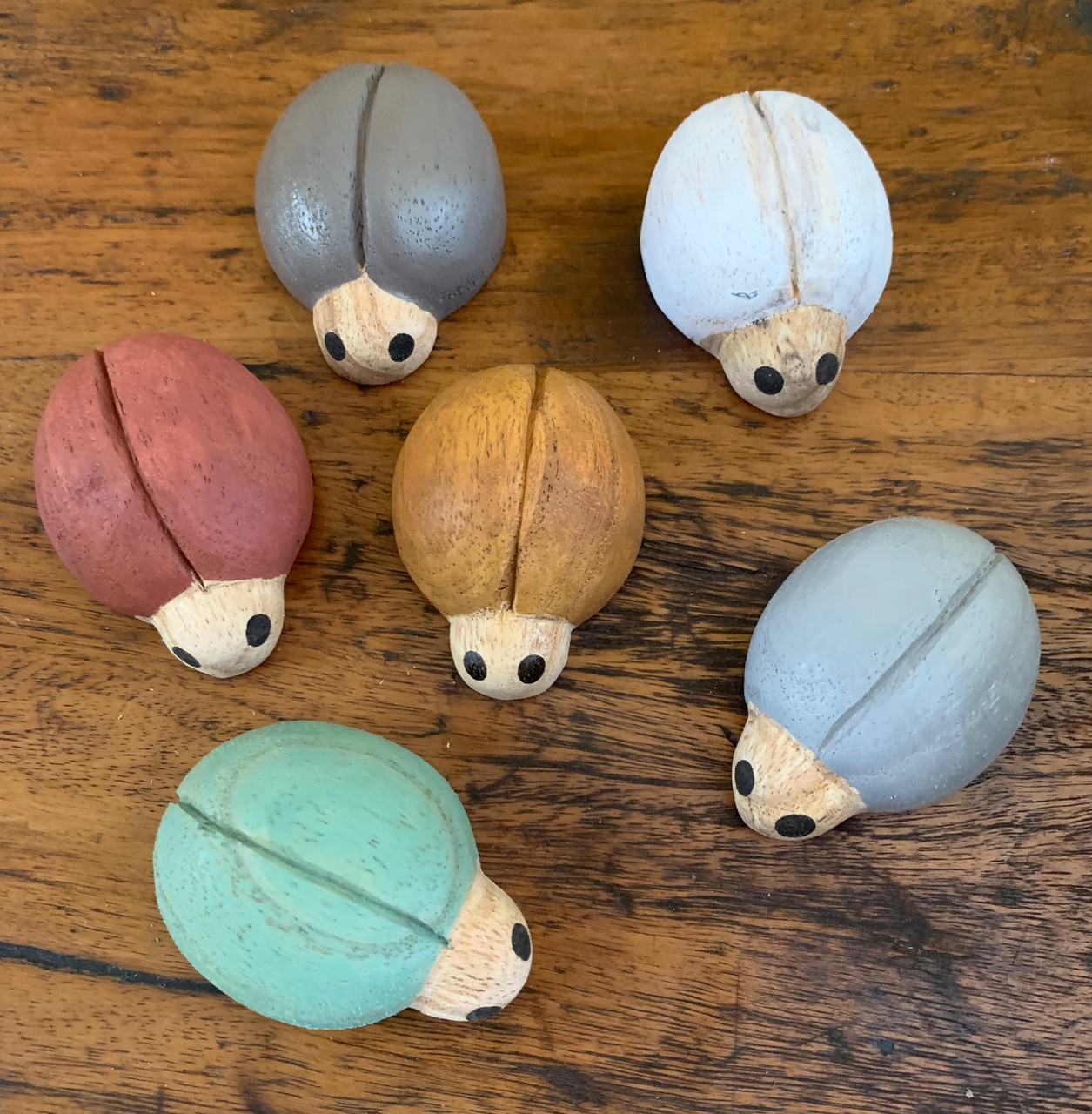 Marieta de fusta amb tons càlids