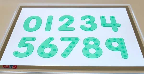 Números de silicona amb punts