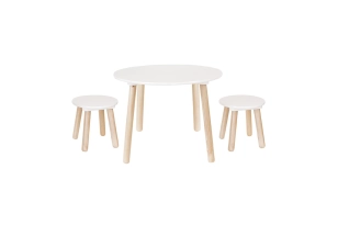 TAULA AMB TAMBORETS