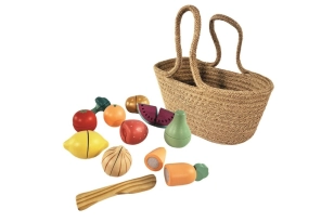 Cesta de compra con fruta y verdura