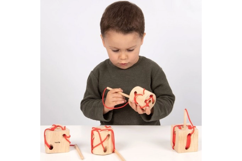 Daus de fusta per enfilar