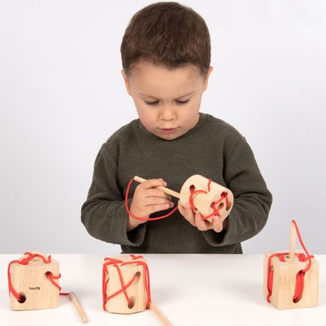 Cubos de madera para ensartar