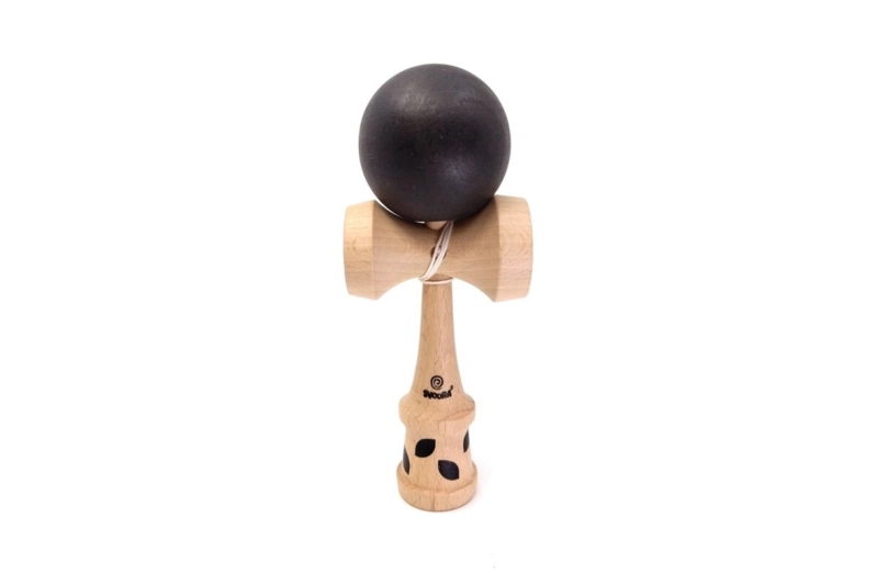 Kendama negra de madera