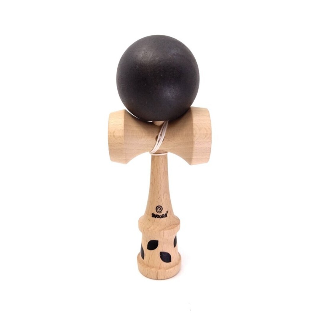 Kendama negra de madera