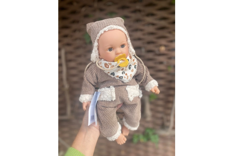 Muñeco Álex con traje marrón 40cm