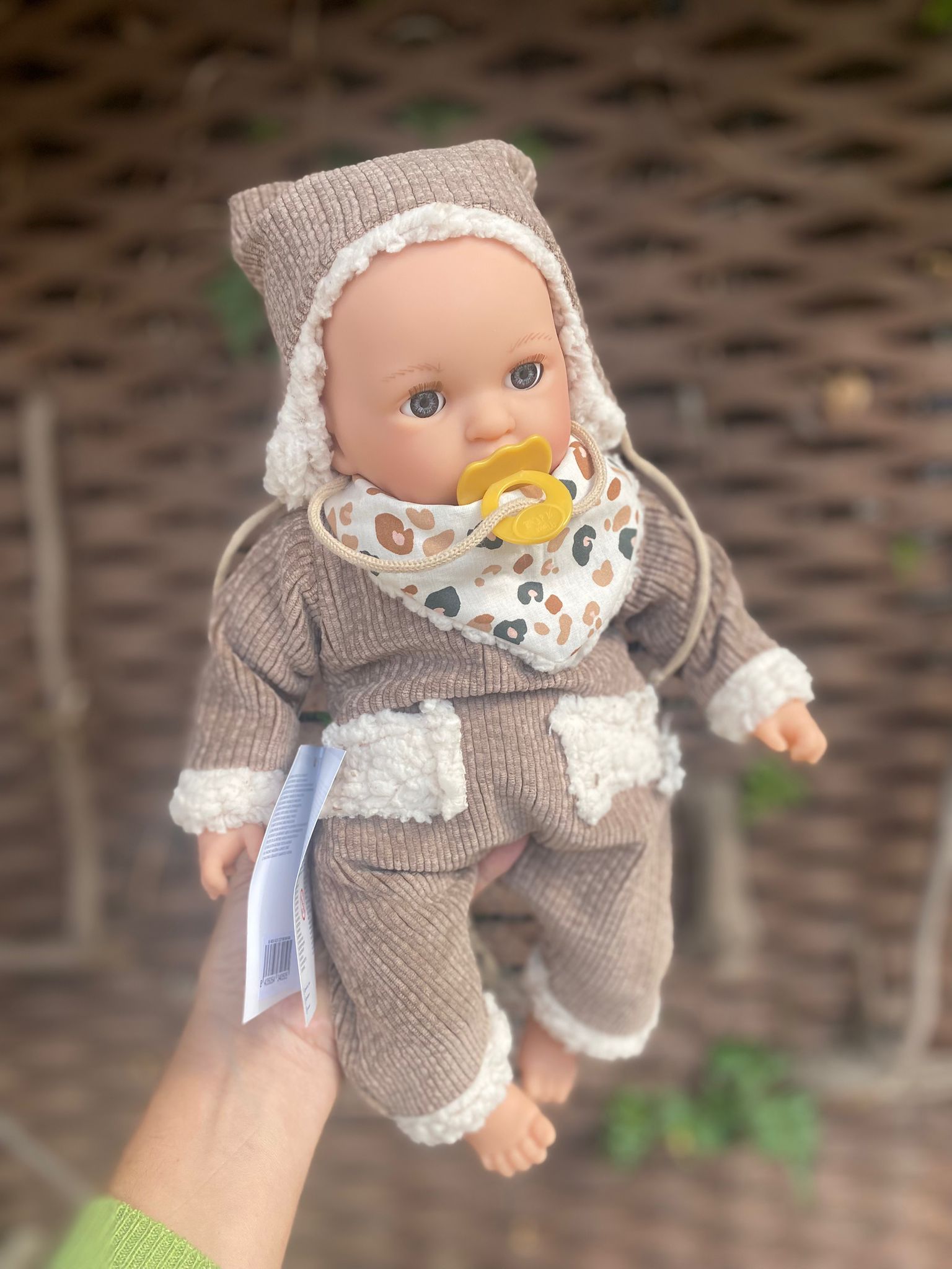 Muñeco Álex con traje marrón 40cm