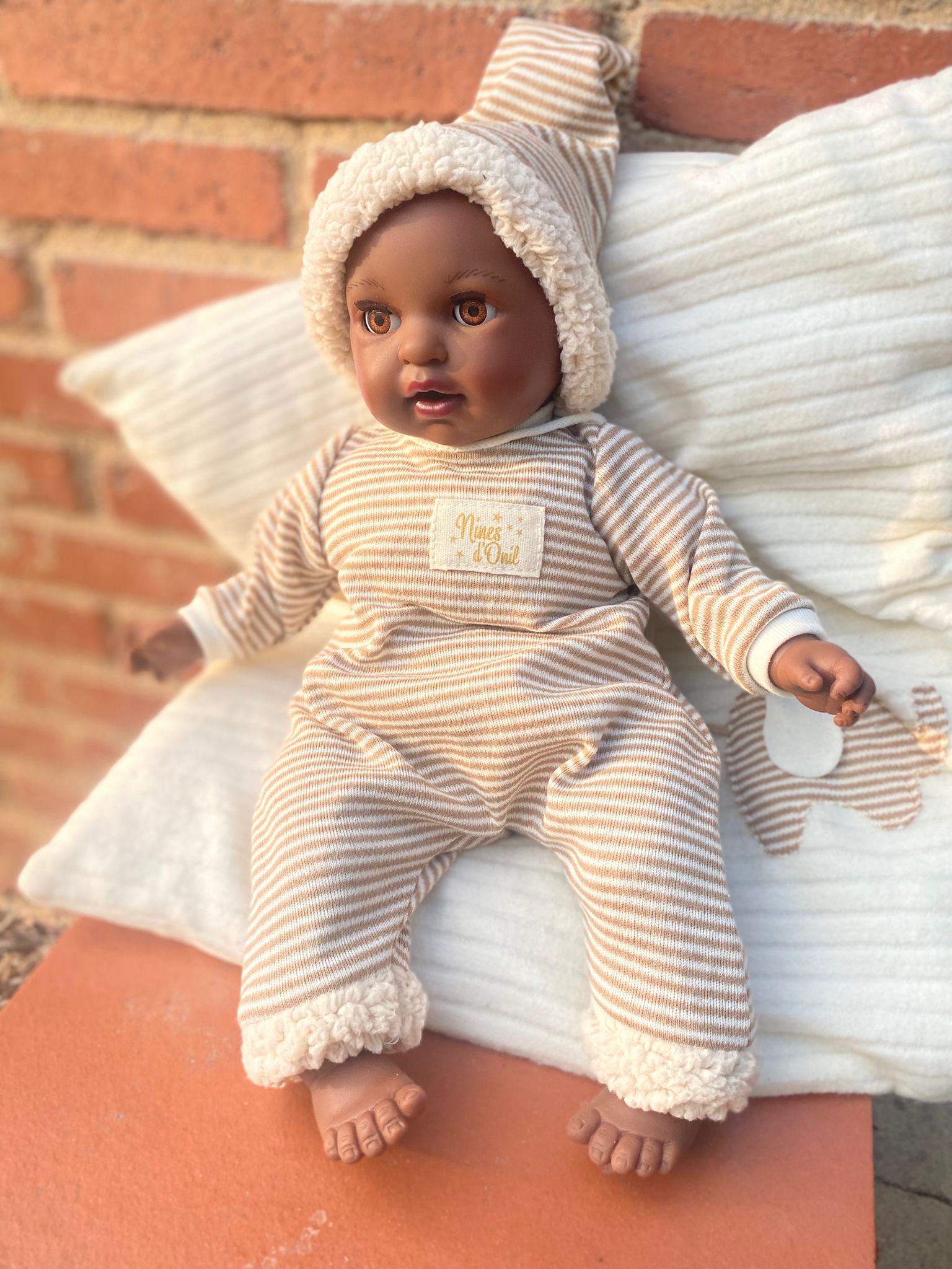 Muñeca Alex Dreamer con almohada