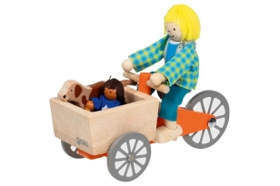 Bicicleta con dos muñecos articulados y perro