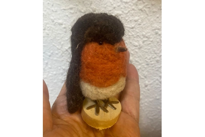 Petirrojo de fieltro