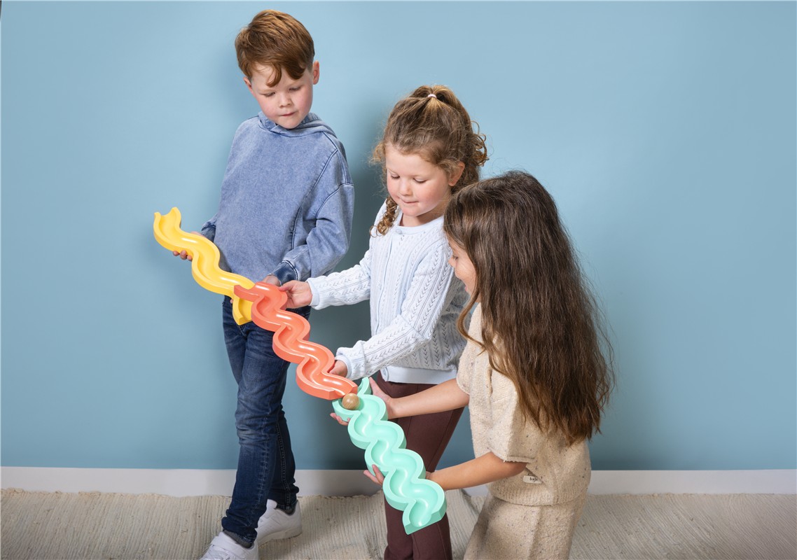 Juga i passa la pilota