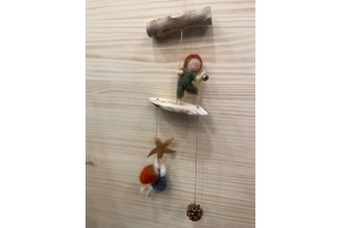 Mòbil de feltre pinya i estrella amb 2 infants