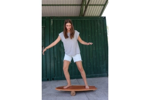 Taula d'equilibri Surfista de bambú